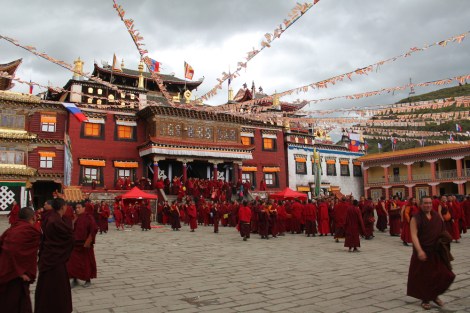 monks gathering in Lhagang Monastery