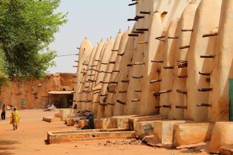 in front of the Grande Mosquée