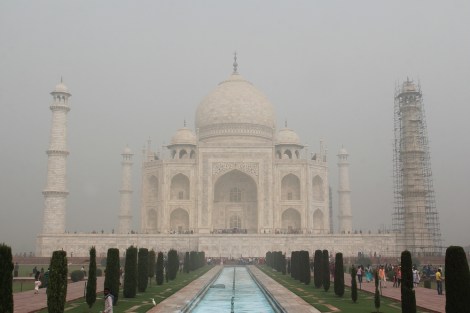 Taj Mahal in smog